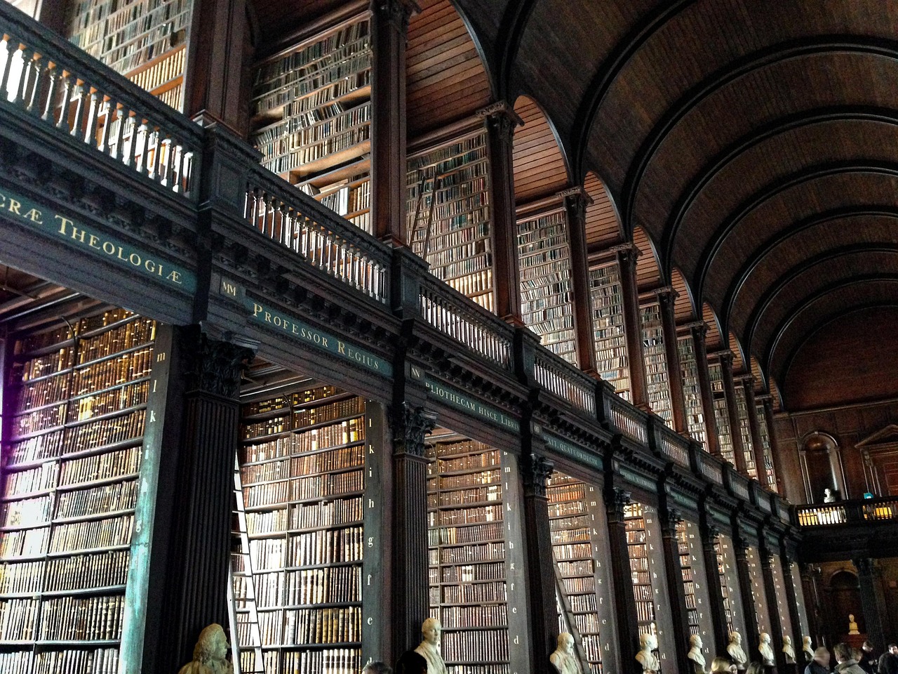 trinity-college-library-5174182_1280.jpg